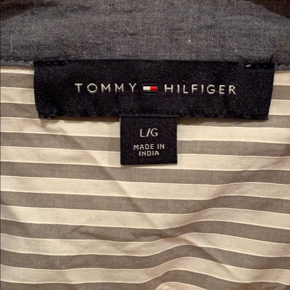 Tommy Hilfiger Large striped women’s button down - Picture 4 of 8